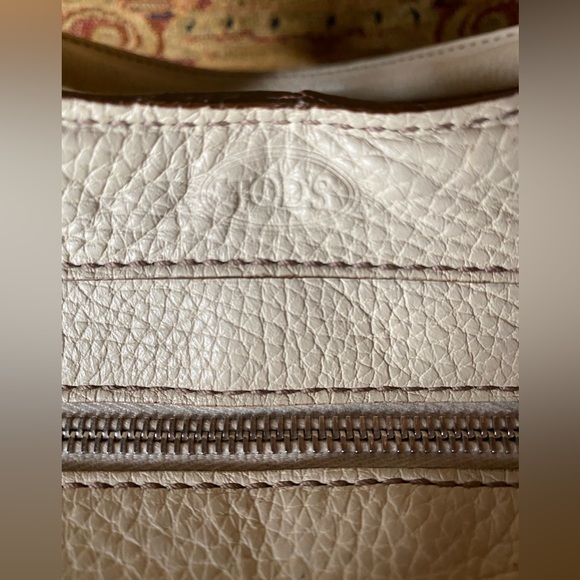 Vintage Tod’s Leather Handbag - Picture 6 of 16